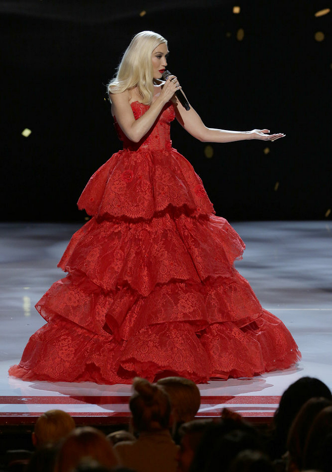 Gwen Stefani's Festive Fashion from Her NBC Christmas Special!