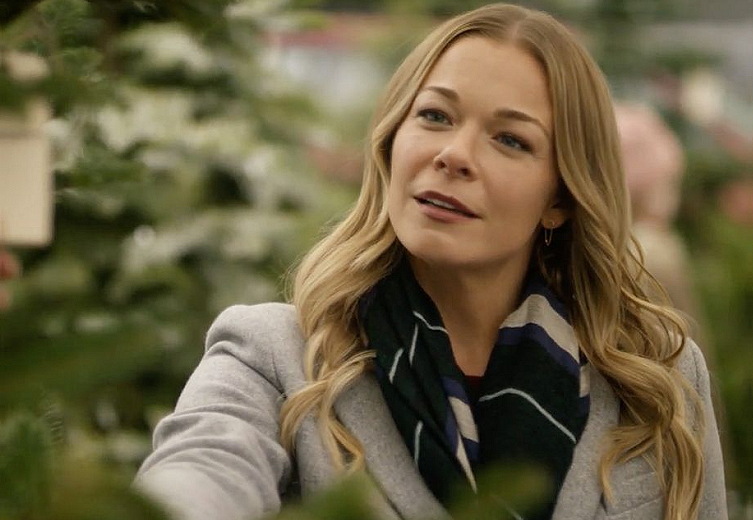 LeAnn Rimes Stars in the Hallmark Channel's 'It's Christmas, Eve'