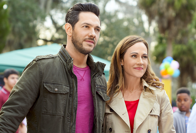 Nikki DeLoach & Michael Rady to Star in Hallmark's 'Two Turtle Doves'