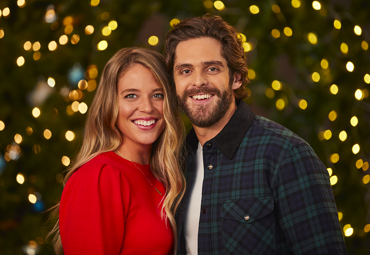 Thomas Rhett and Lauren Akins to Host This Year's 'CMA Country Christmas'!