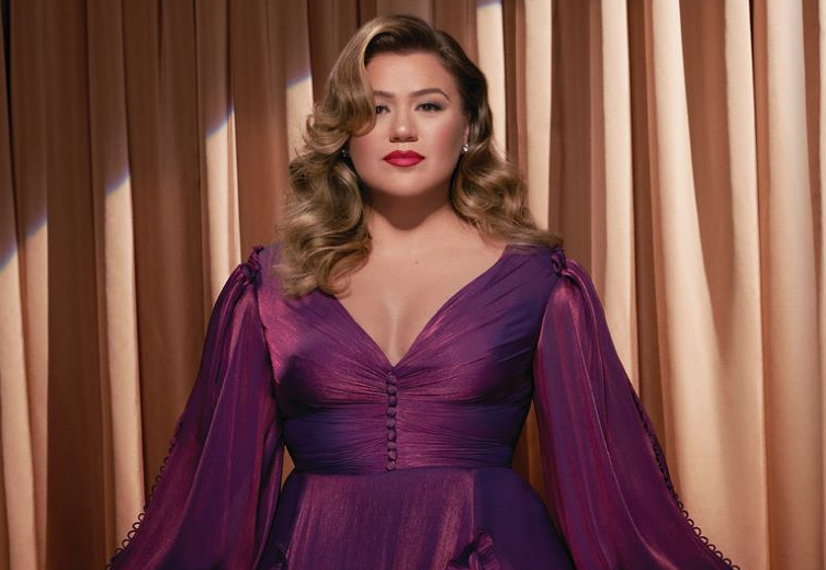 Kelly Clarkson's 'When Christmas Comes Around...' Is Out Now!