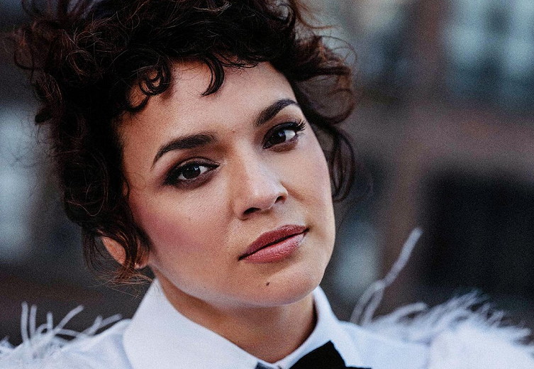 Norah Jones to Release 'I Dream of Christmas' Album